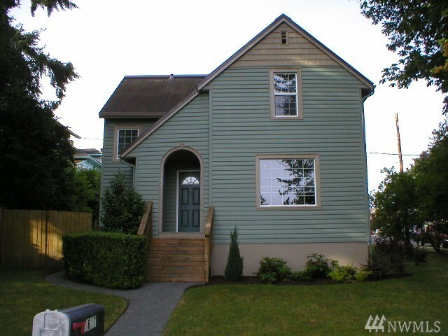 Property Photo:  1627 4th St  WA 98337 