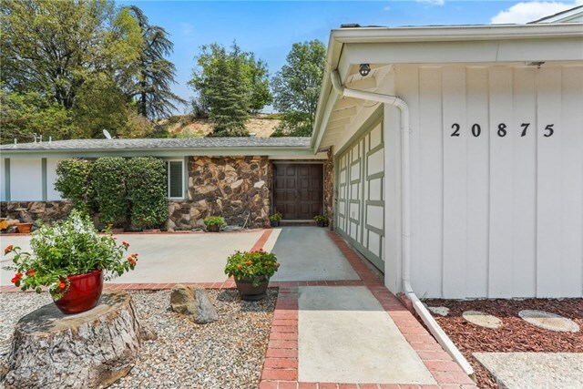 Property Photo:  20875 Kelvin Place  CA 91367 