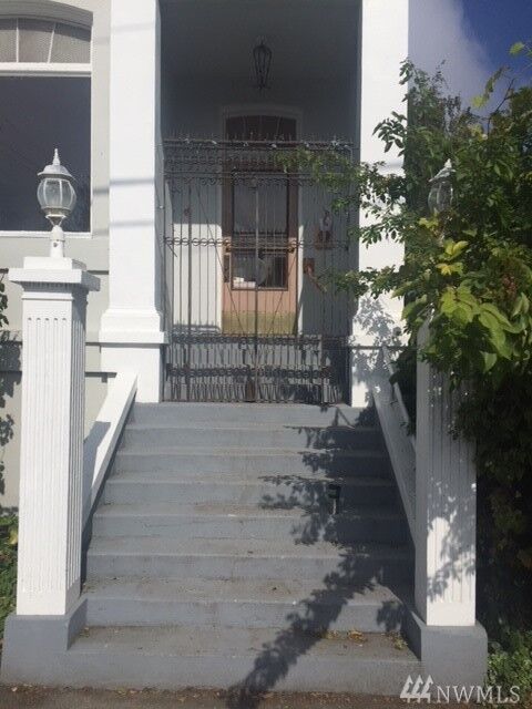 Property Photo:  18601 Main Street  WA 98273 