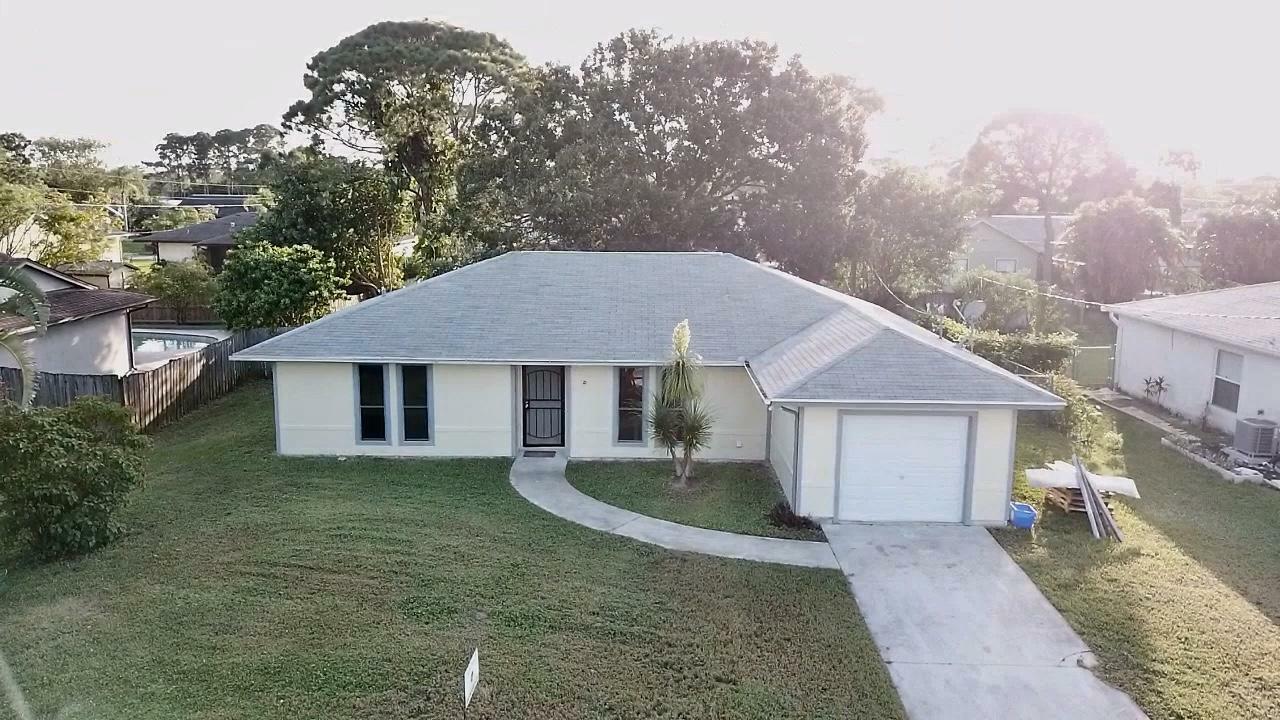 Property Photo:  1620 SE Trumpet Lane  FL 34983 