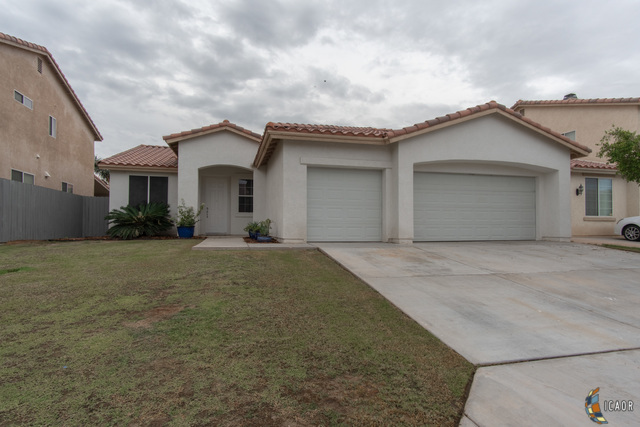 Property Photo: 616 Silverwood St CA 92251