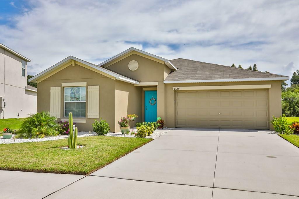 Property Photo:  8509 Hunters Fork Loop  FL 33573 