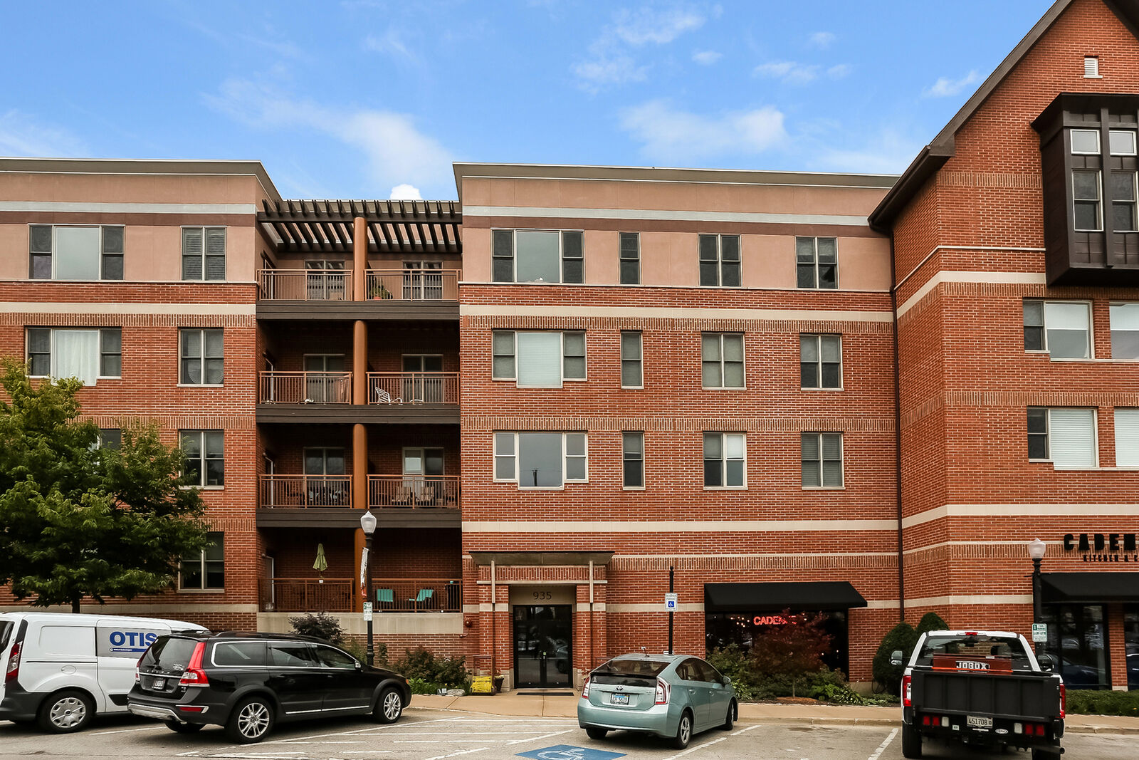 Property Photo: 935 Burlington Avenue 206 IL 60515