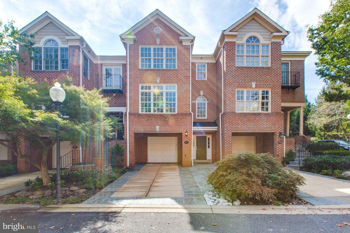 Property Photo: 4020 Mansion Drive NW DC 20007