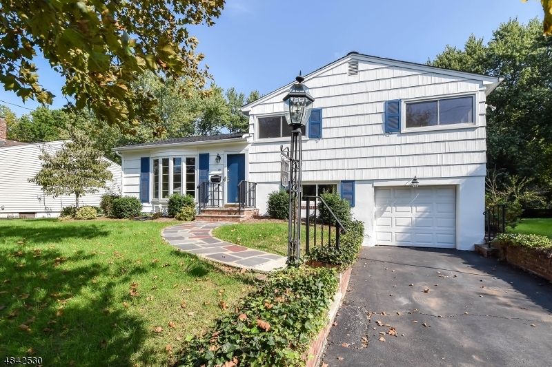 Property Photo:  79 N Glenwood Rd  NJ 07023 