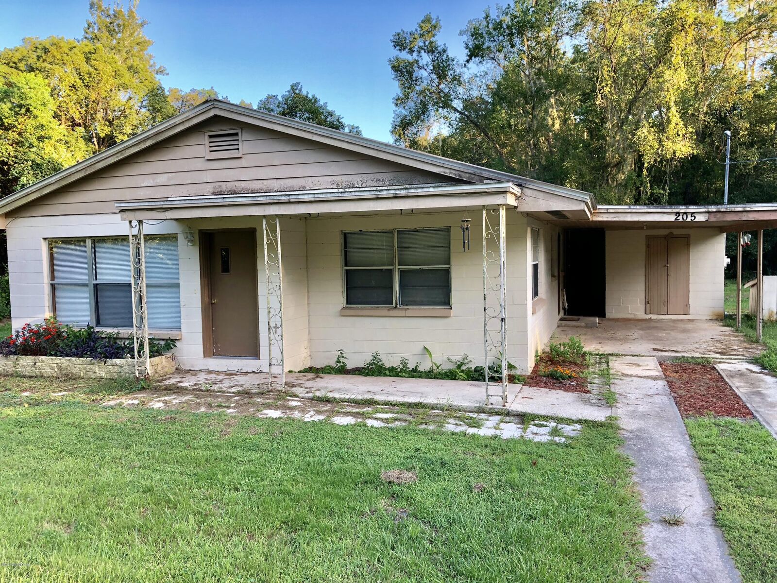 Property Photo: 205 Mills Street FL 32112