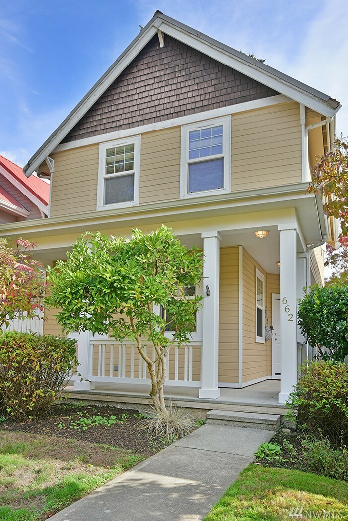 Property Photo: 662 Madison Ave N 4 WA 98110