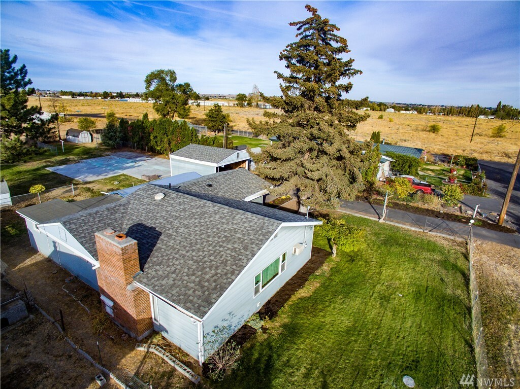 Property Photo:  8362 Terminal St NE  WA 98837 