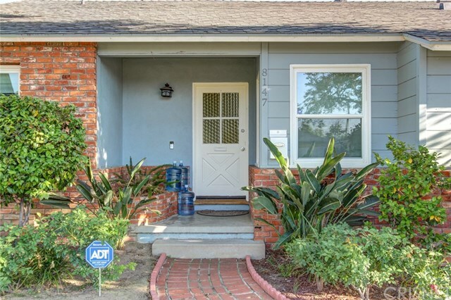 Property Photo:  8147 Genesta Avenue  CA 91406 