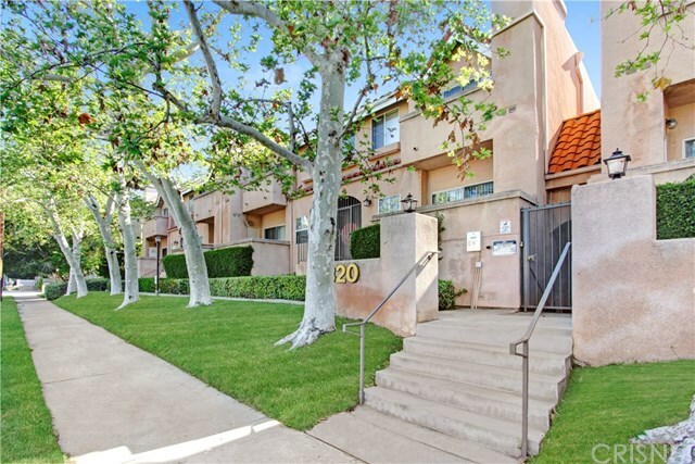 Property Photo:  7320 Balboa Boulevard 119  CA 91406 