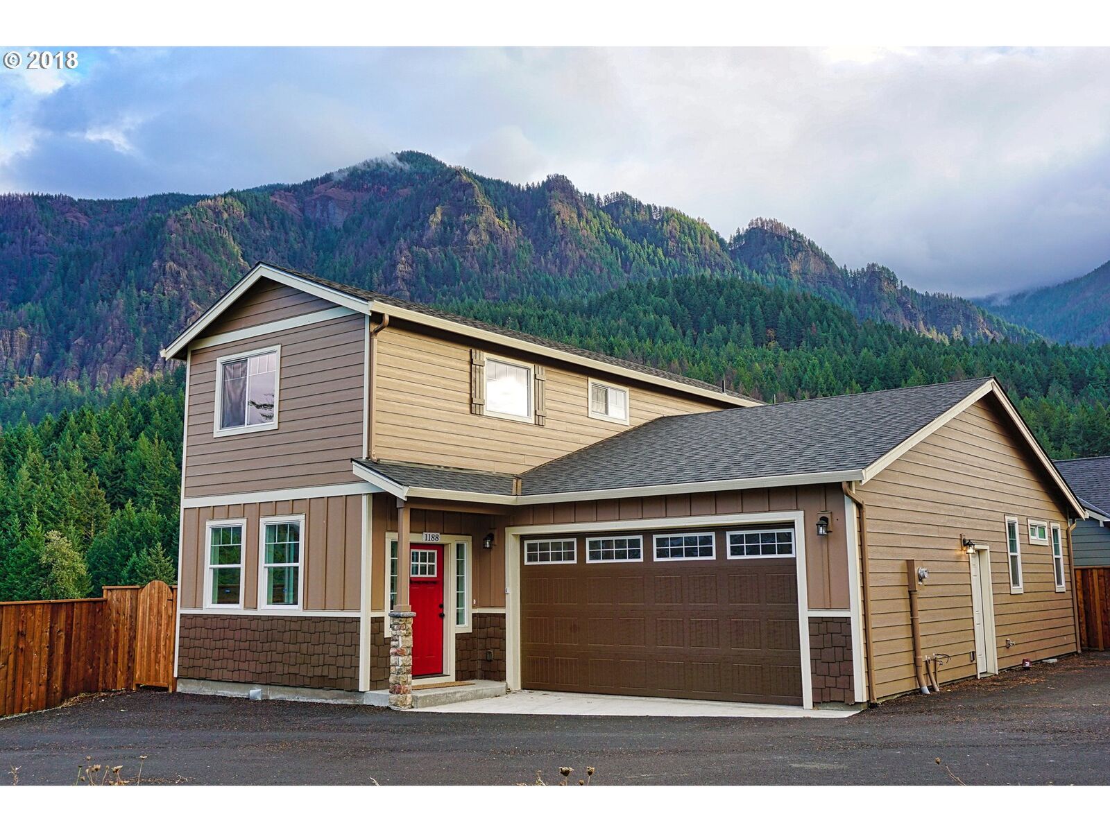 Property Photo: 1188 Chinookan Dr OR 97014