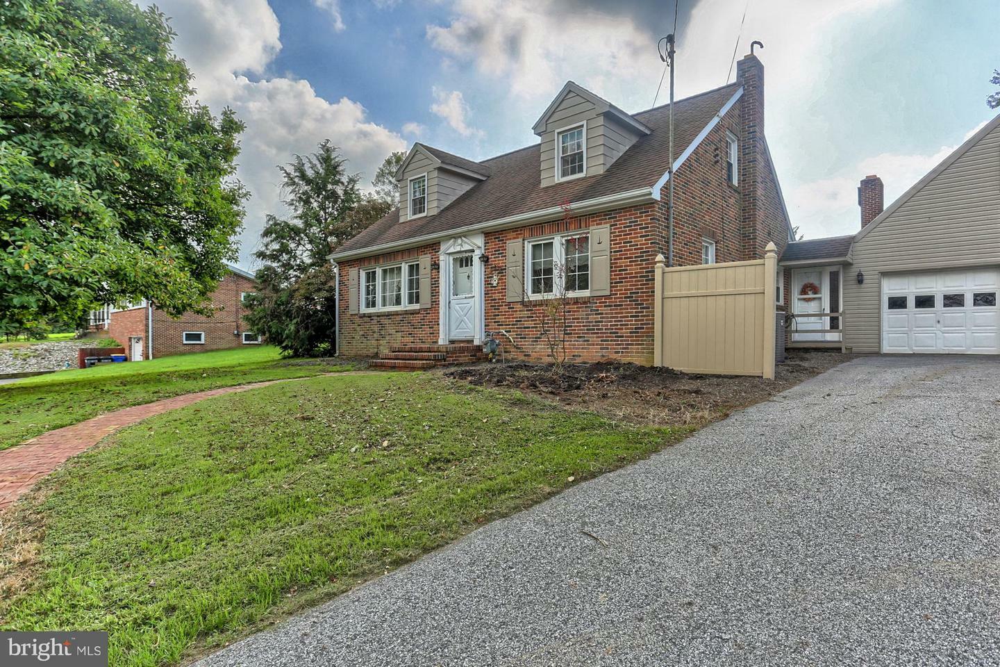 Property Photo:  1168 Roths Church Road  PA 17362 