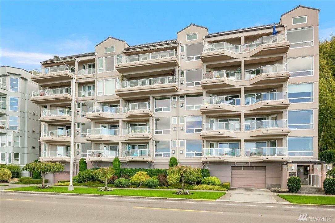 Property Photo:  1550 Alki Ave SW 302  WA 98116 