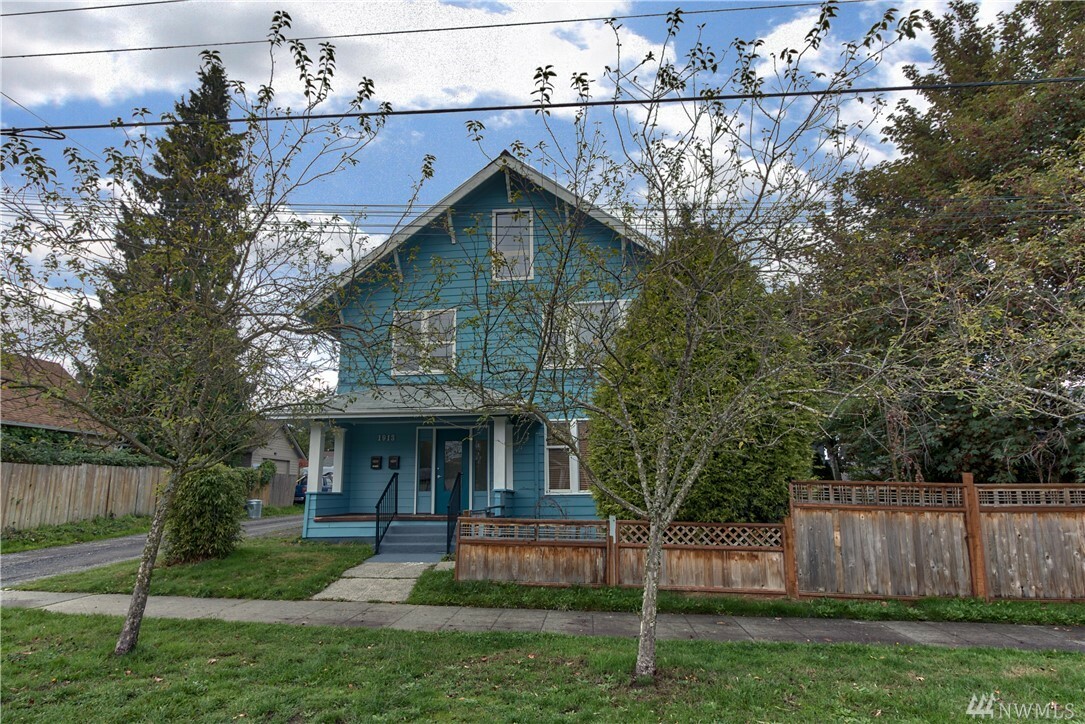 Property Photo: 1913 23rd St WA 98201