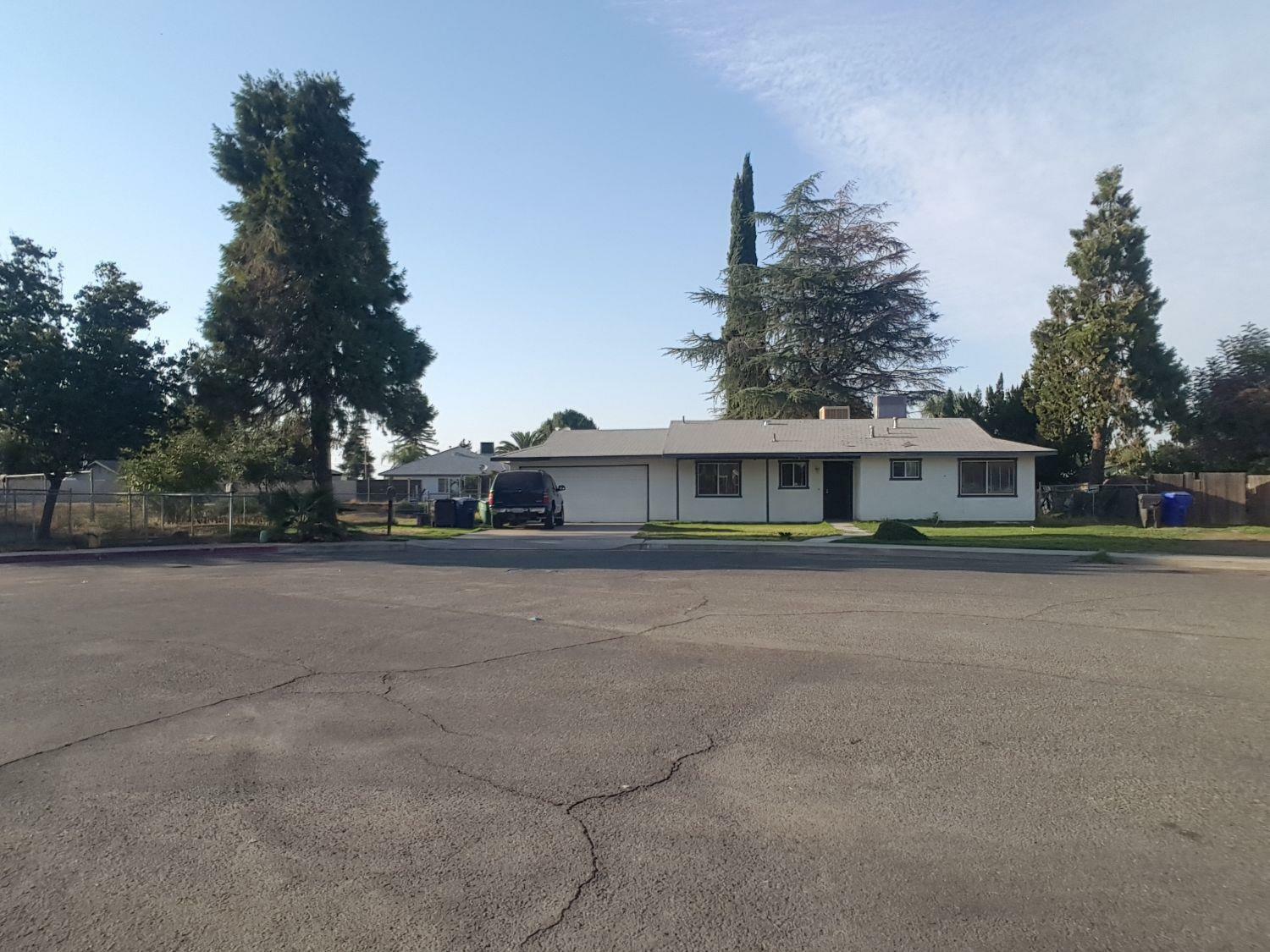 Property Photo:  374 W Citrus Drive  CA 93223 