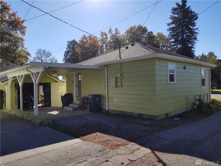 Property Photo:  106 10th St  WA 98264 