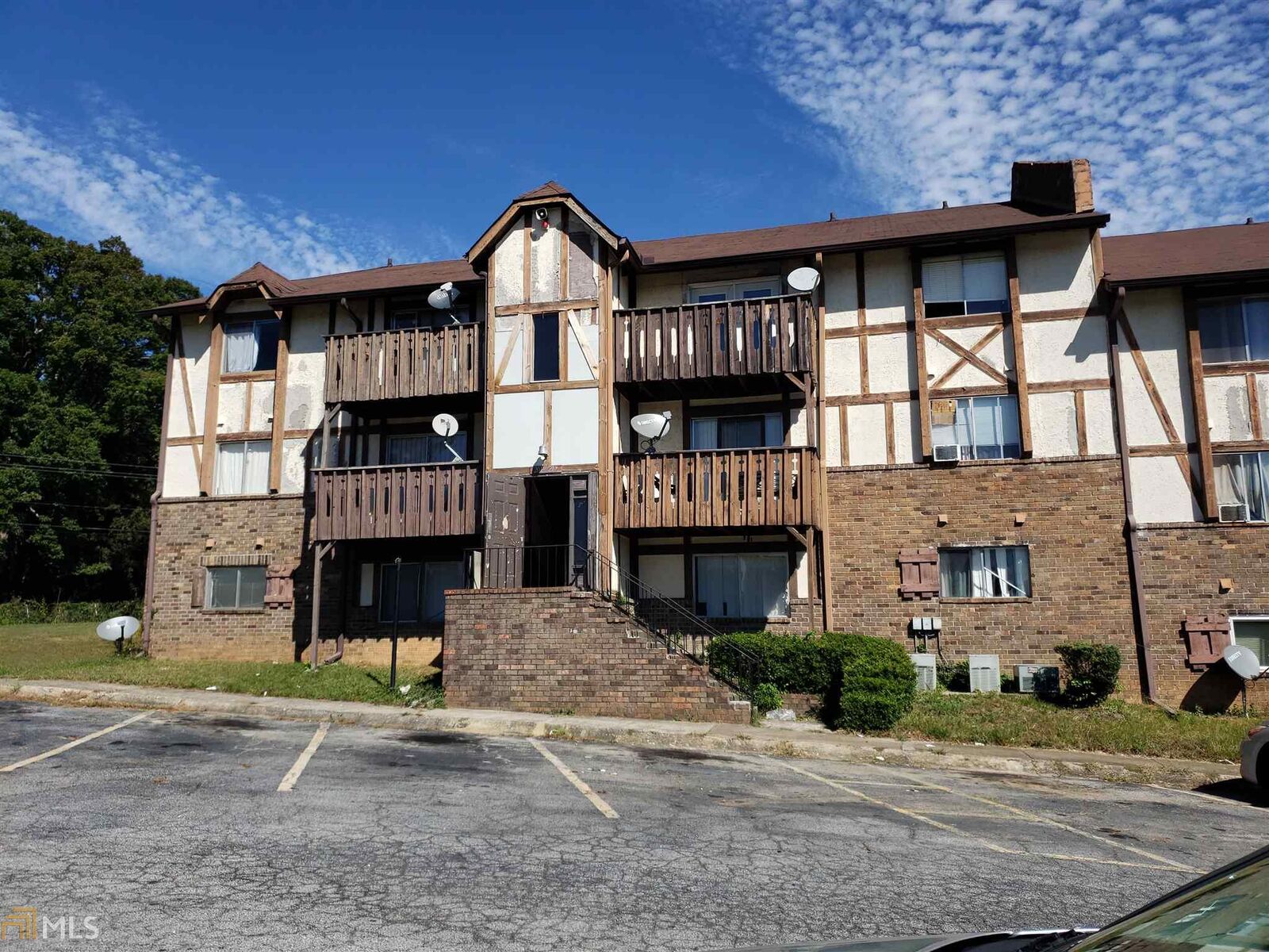 Property Photo:  212 Camelot Dr  GA 30349 