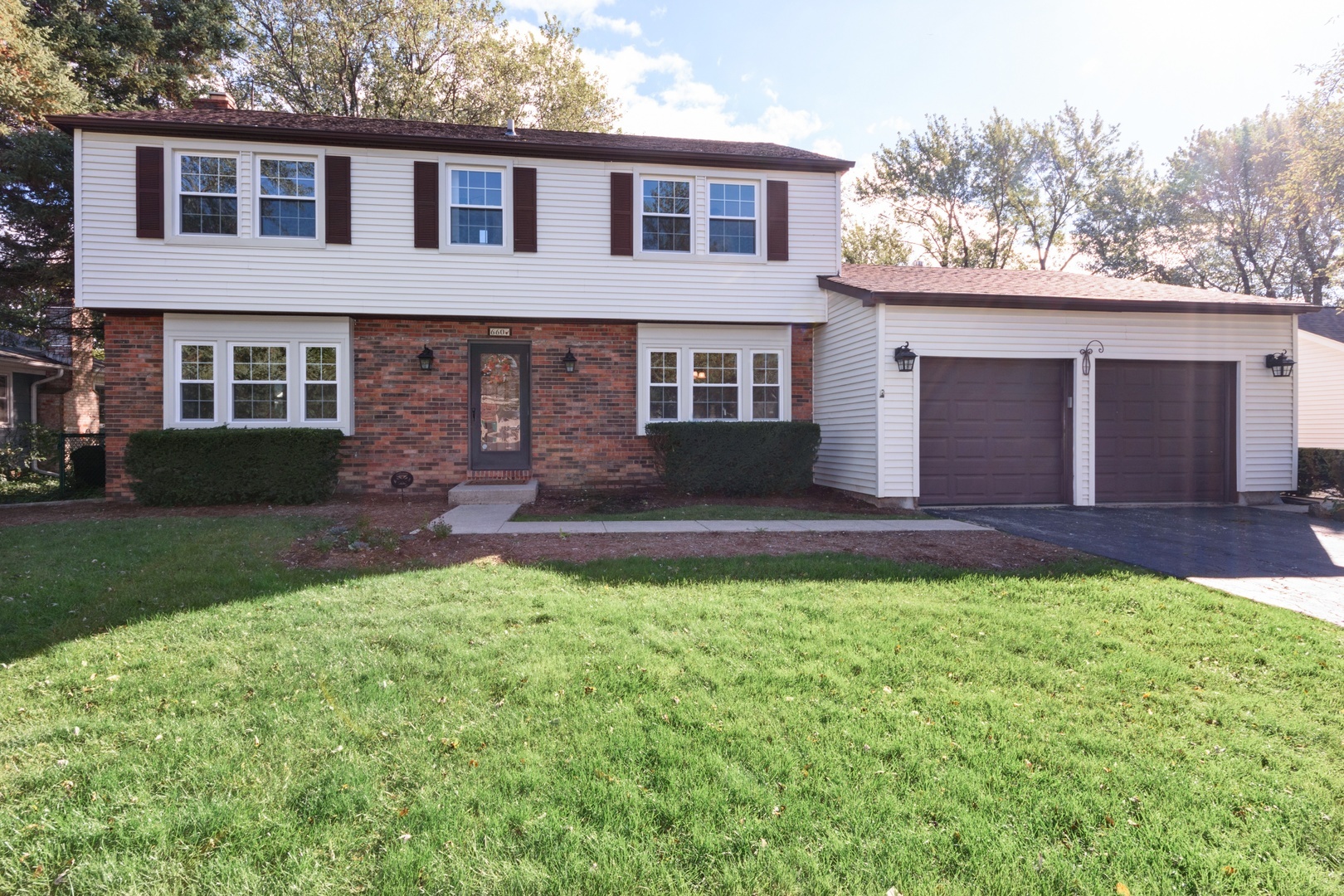Property Photo: 660 Essington Lane IL 60089