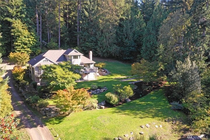 Property Photo:  5653 NE Cessna Lane  WA 98110 