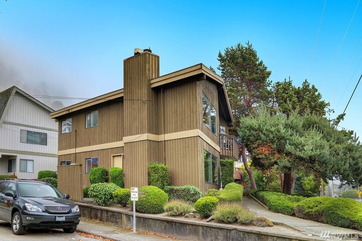 Property Photo:  3800 Beach Dr SW  WA 98116 