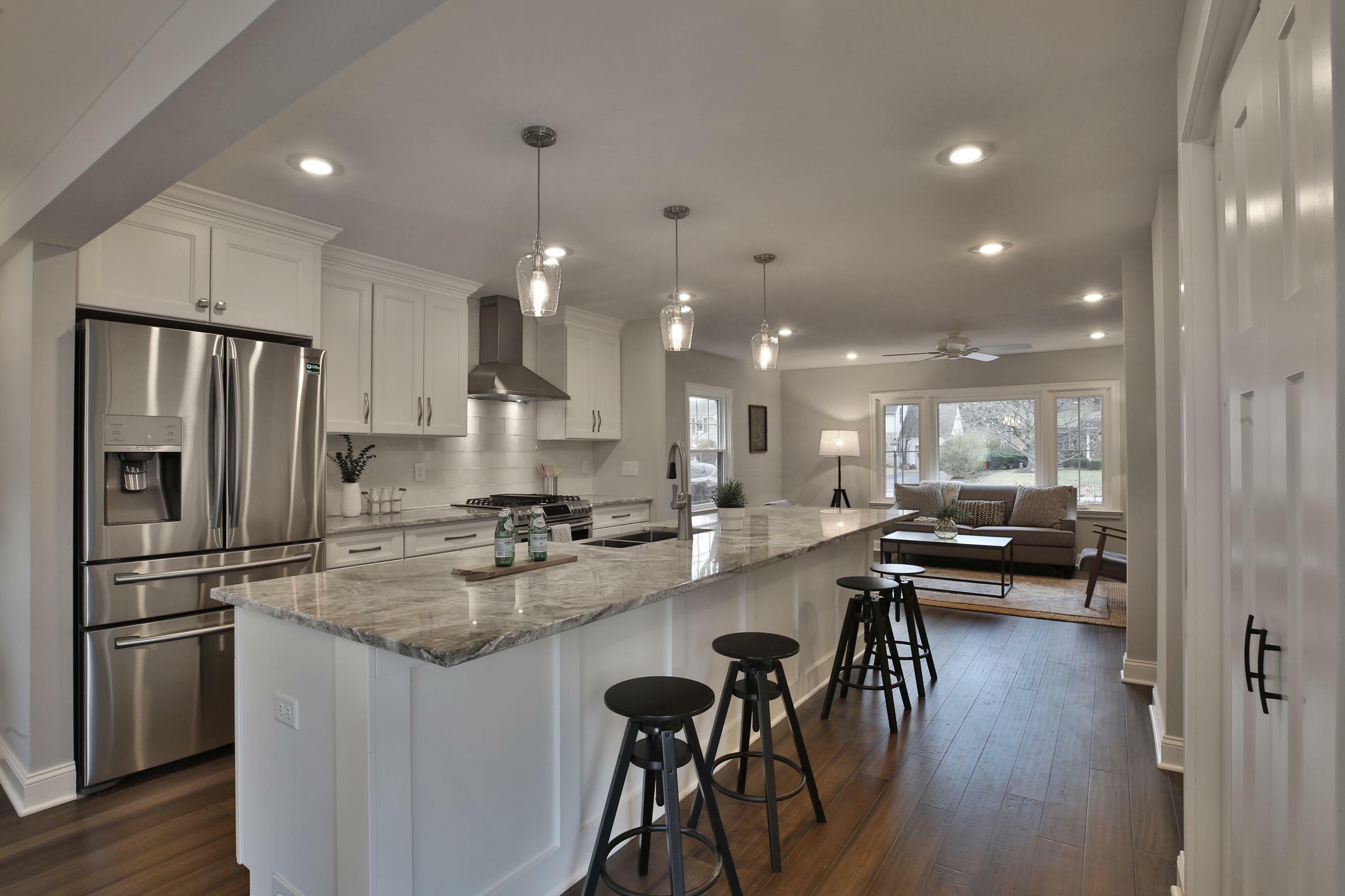 Property Photo: 300 S Broadleigh Road OH 43209