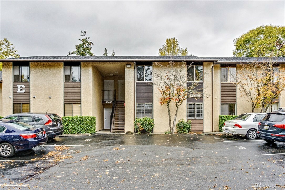 Property Photo:  12520 NE 145th St E38  WA 98034 