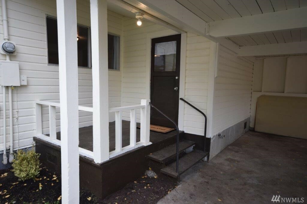 Property Photo:  115 S Ball St  WA 98273 