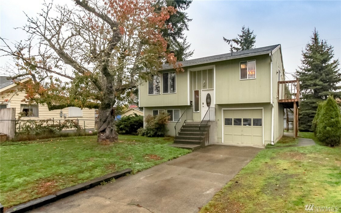 Property Photo:  3409 N Ferdinand St  WA 98407 