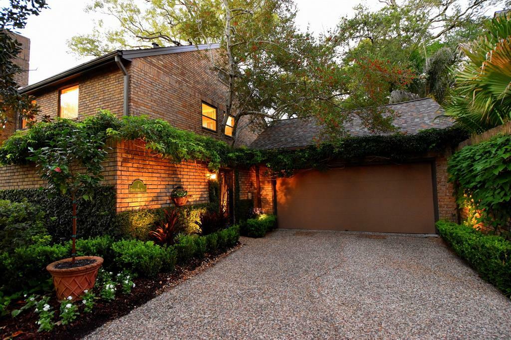 Property Photo:  4 Town Oaks Place  TX 77401 