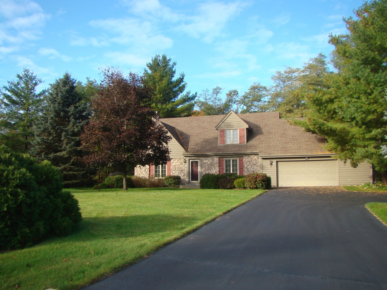 Property Photo:  2069 Patrick Ct  WI 53095 