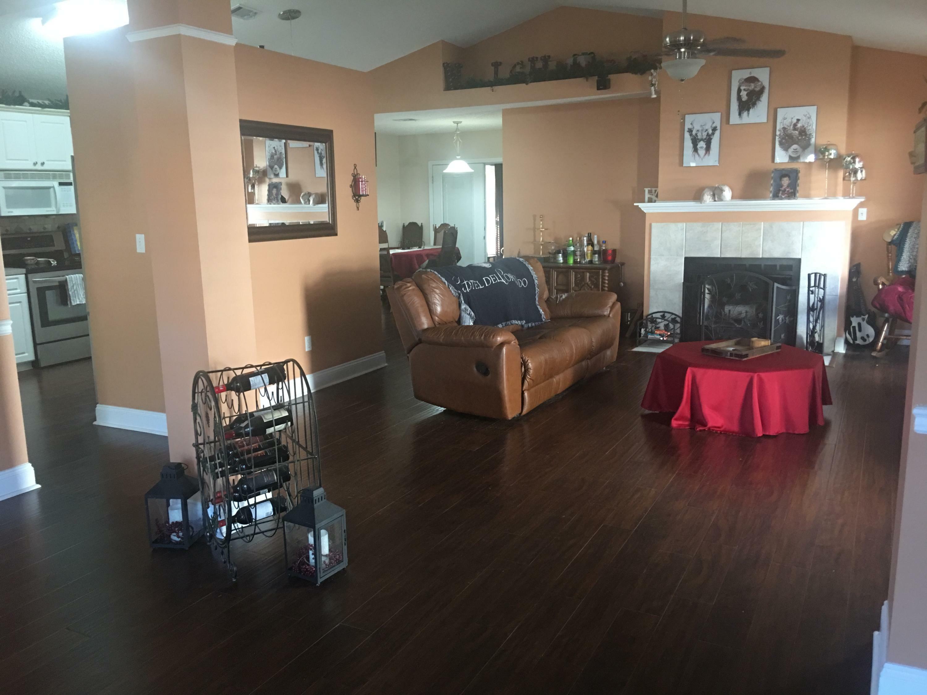 Property Photo:  979 Claeven Circle  FL 32547 