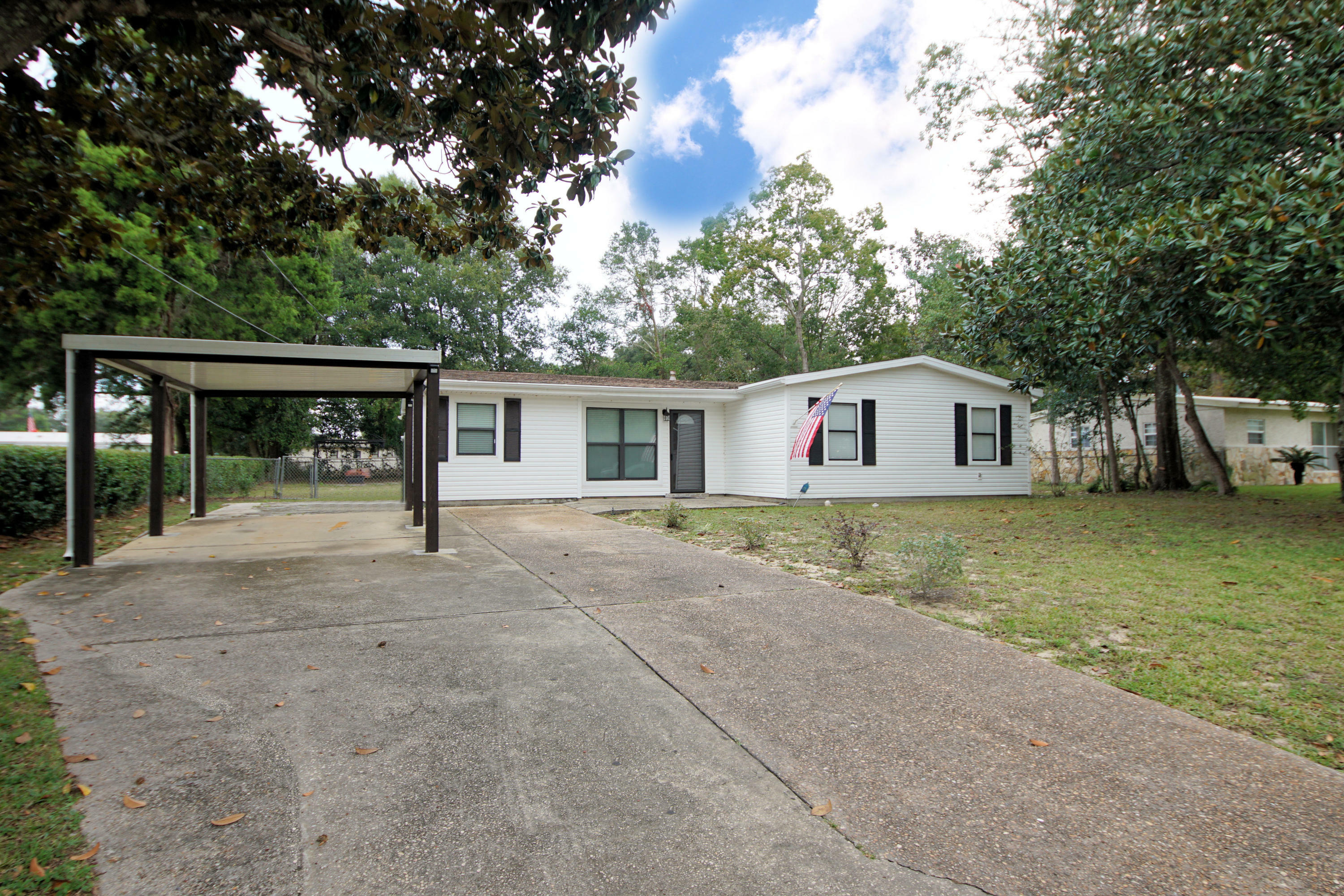 Property Photo:  312 Newcastle Drive  FL 32547 