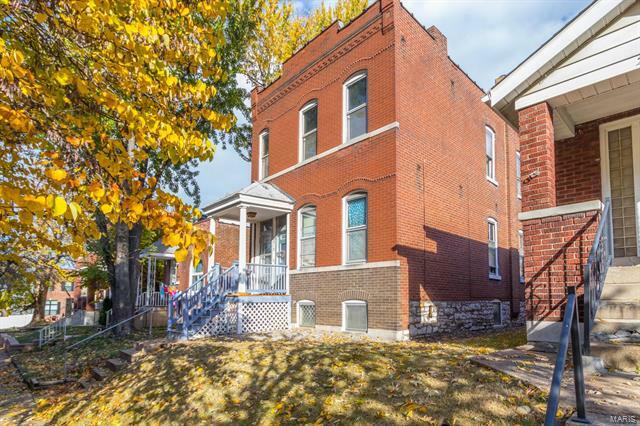 Property Photo: 2810 January Avenue 63139