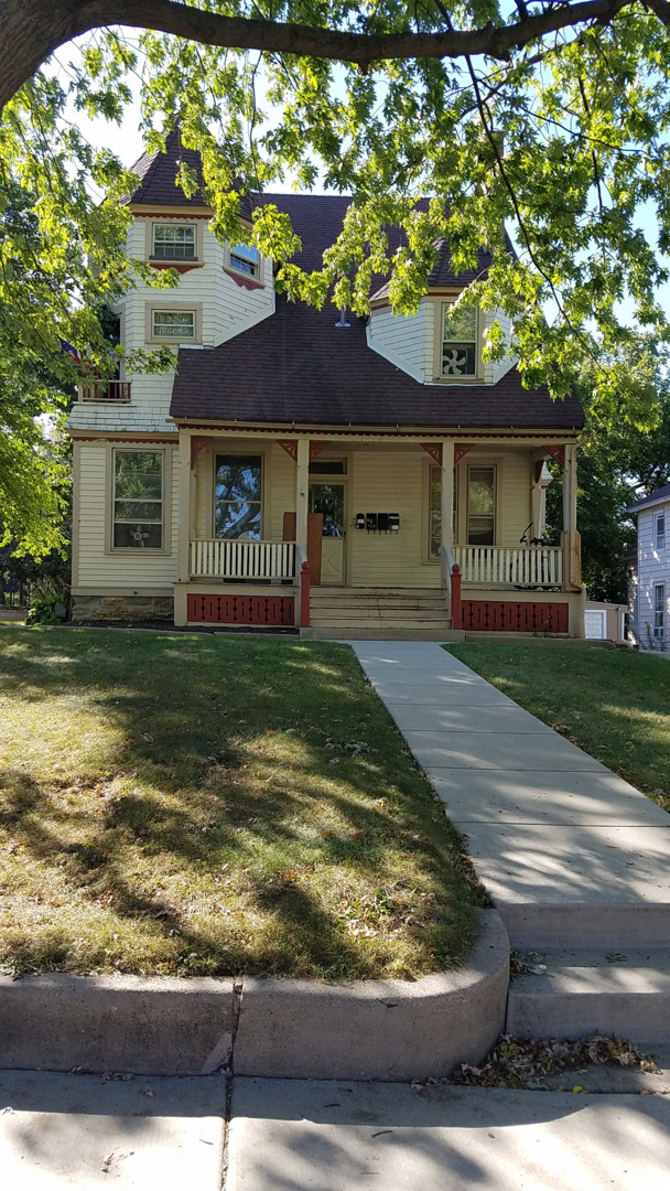 Property Photo: 116 College Street IL 60120