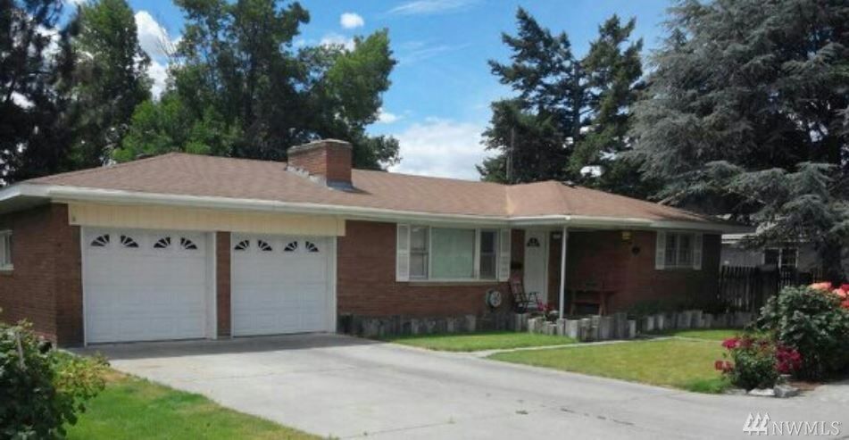 Property Photo: 220 J St SW WA 98848