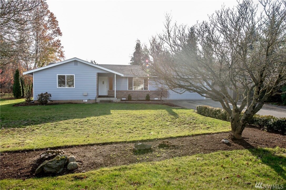 Property Photo:  1803 Main St  WA 98264 