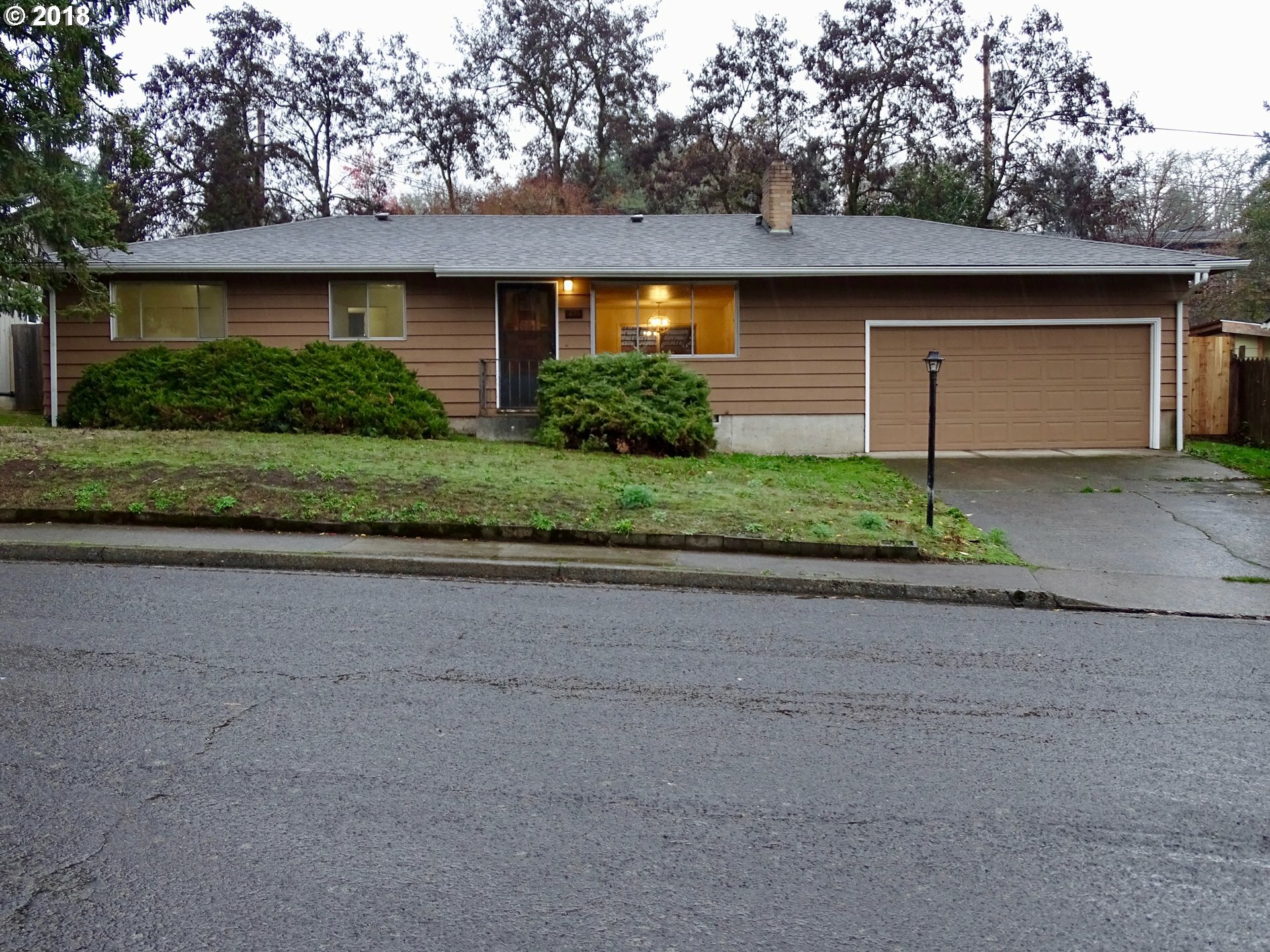 Property Photo:  475 W 28th Ave  OR 97405 