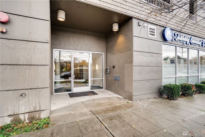 Property Photo: 2530 15th Ave W 510 WA 98119