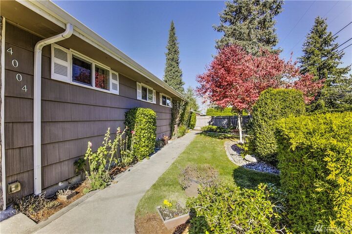 Property Photo:  4004 Sunset Dr W  WA 98466 