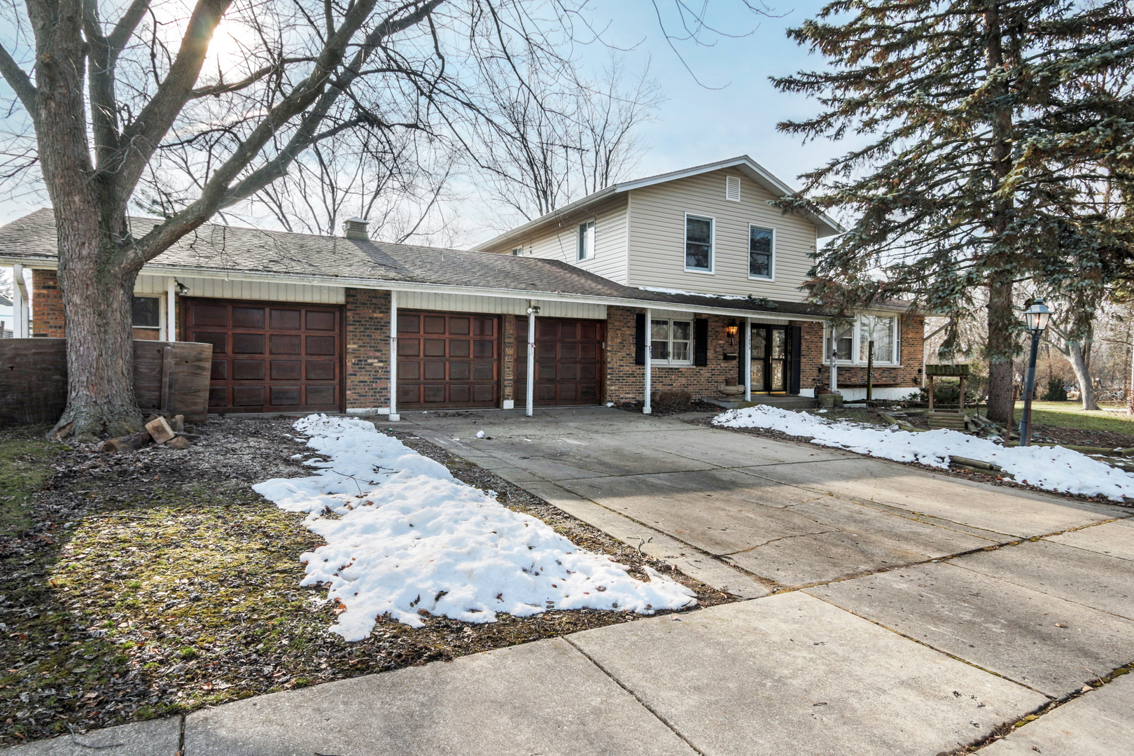 Property Photo: 1355 E Joyce Avenue IL 60074