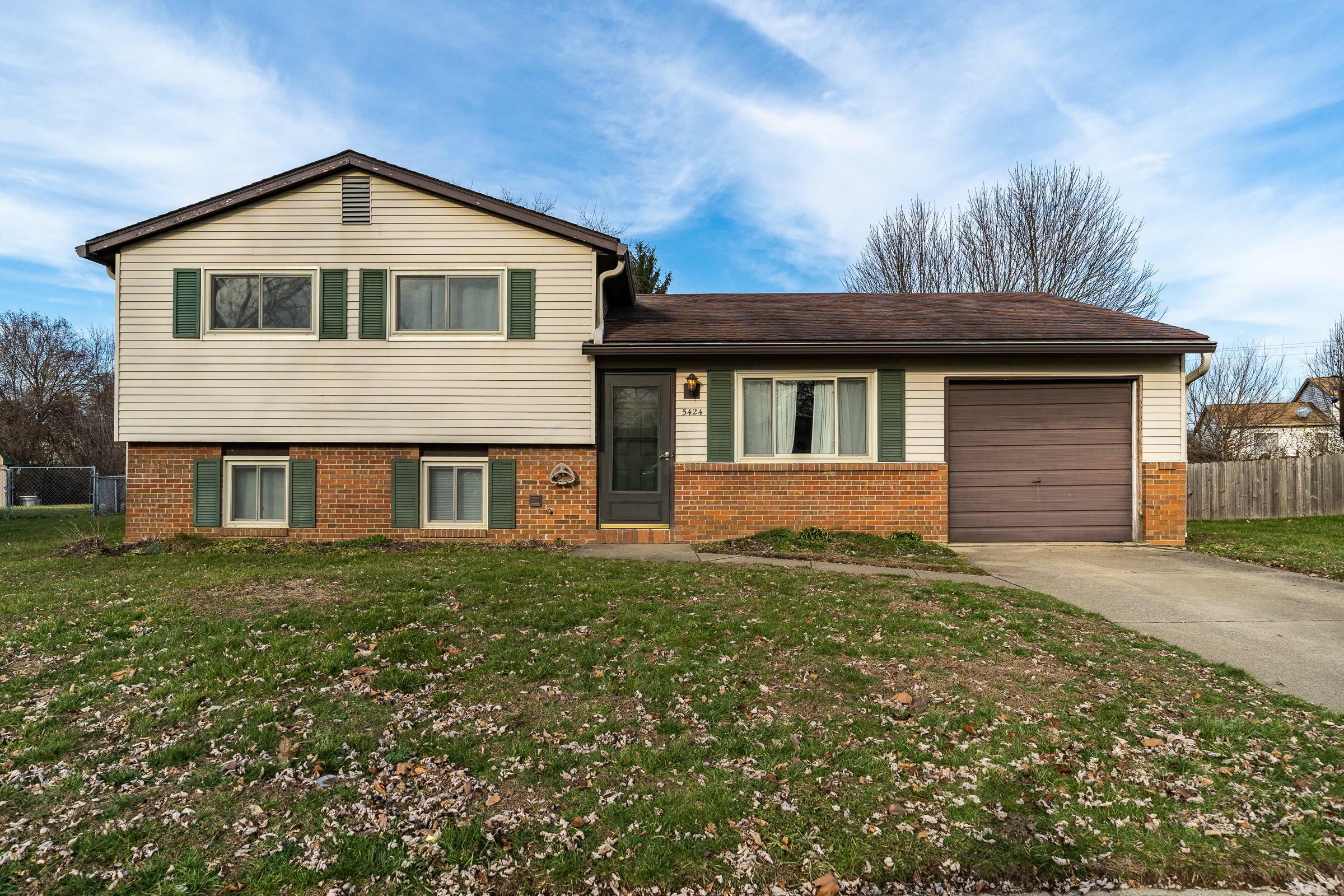 Property Photo: 5424 Adderley Avenue OH 43232