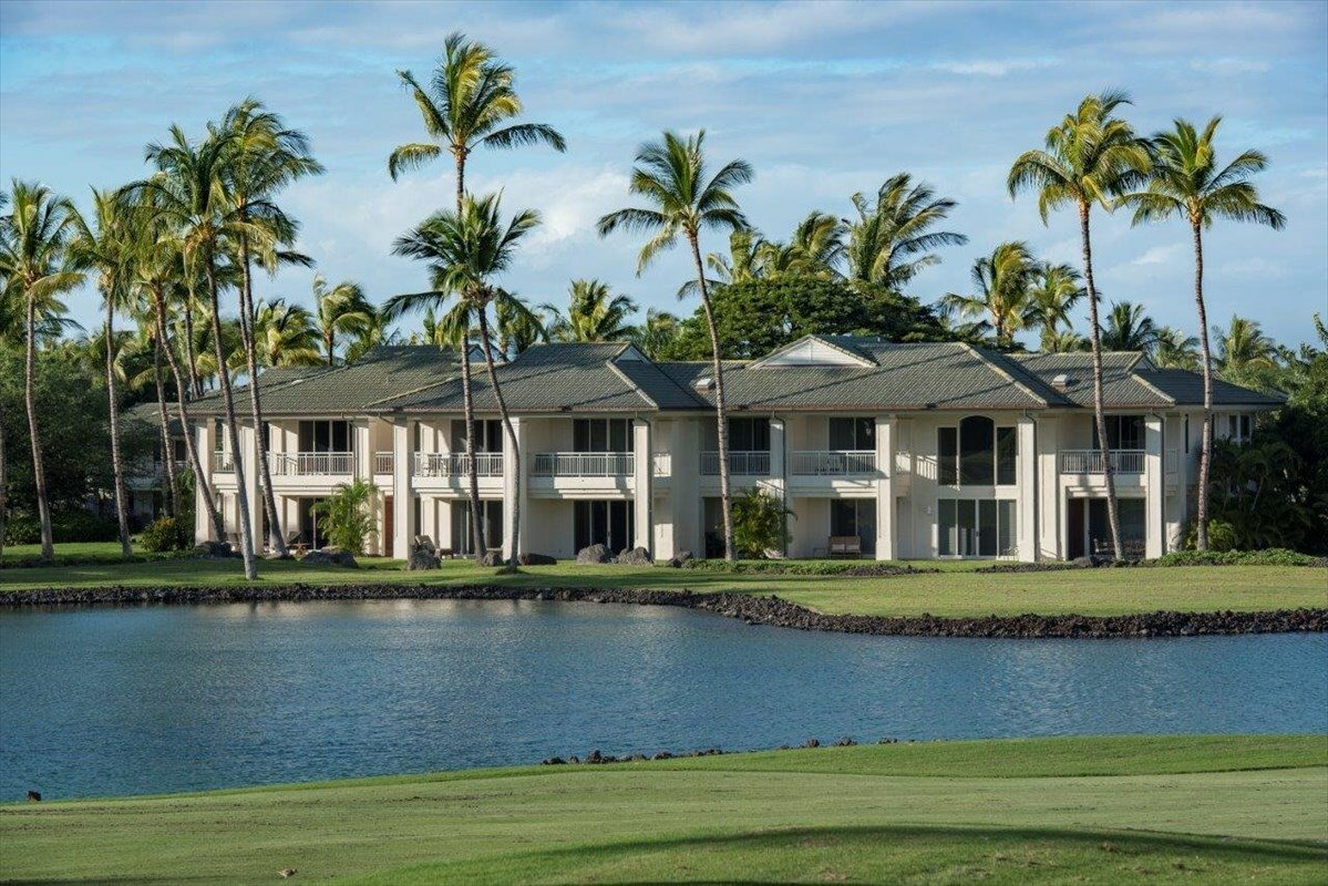 Property Photo: 68-1375 Pauoa Rd E2 HI 96743