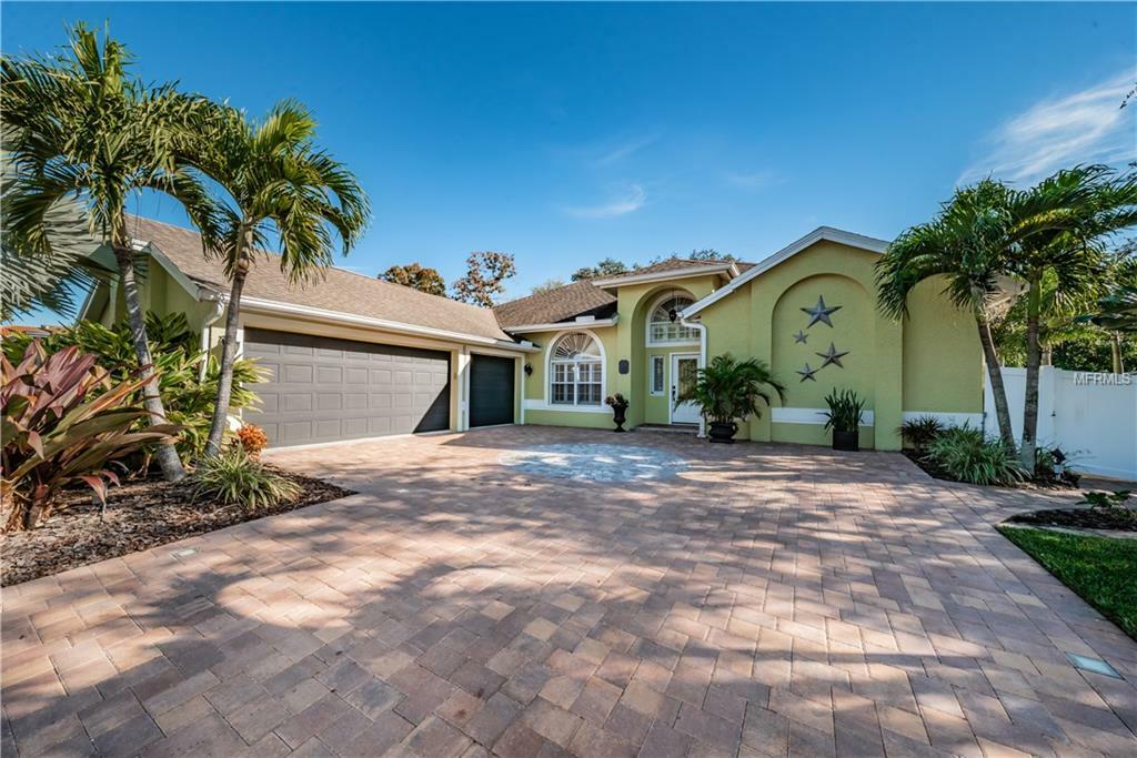 Property Photo:  1318 Riverside Drive  FL 34689 