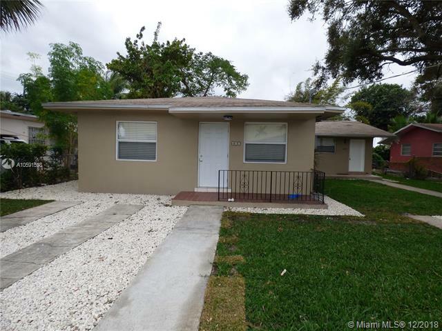 Property Photo: 420 NE 166th St 420 FL 33162