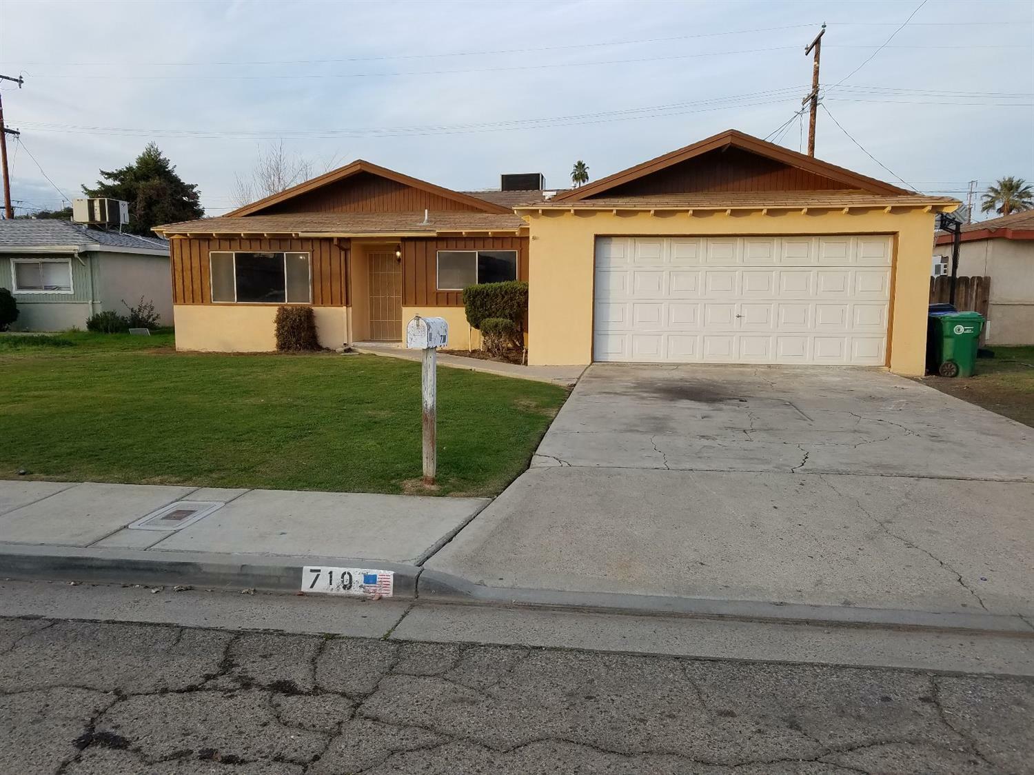 710 Oakmont Avenue  Porterville CA 93257 photo