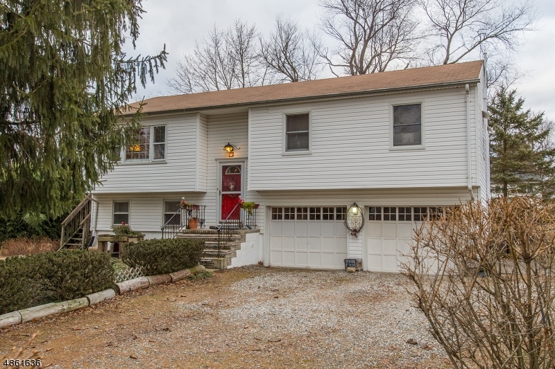 Property Photo:  7 Heather Court  NJ 07840 