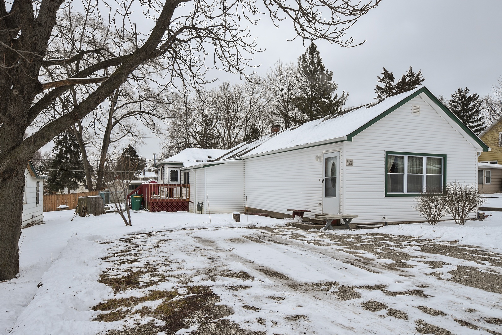 Property Photo: 406 Lake Shore Boulevard IL 60084