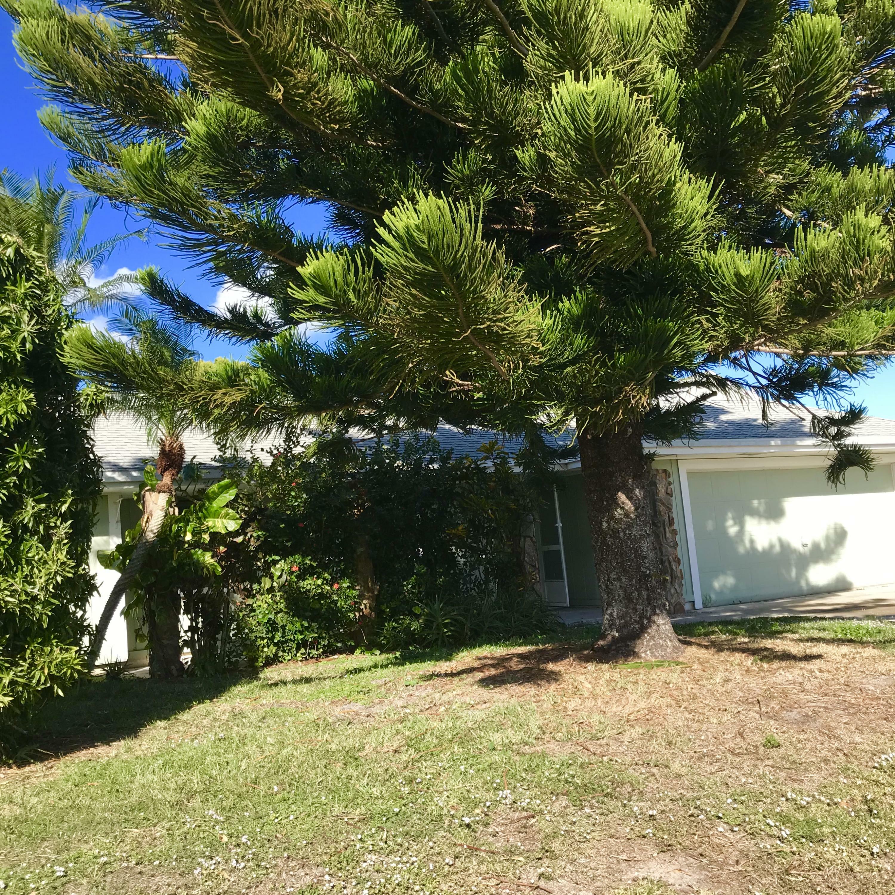 Property Photo:  617 SE Whitmore Drive  FL 34984 