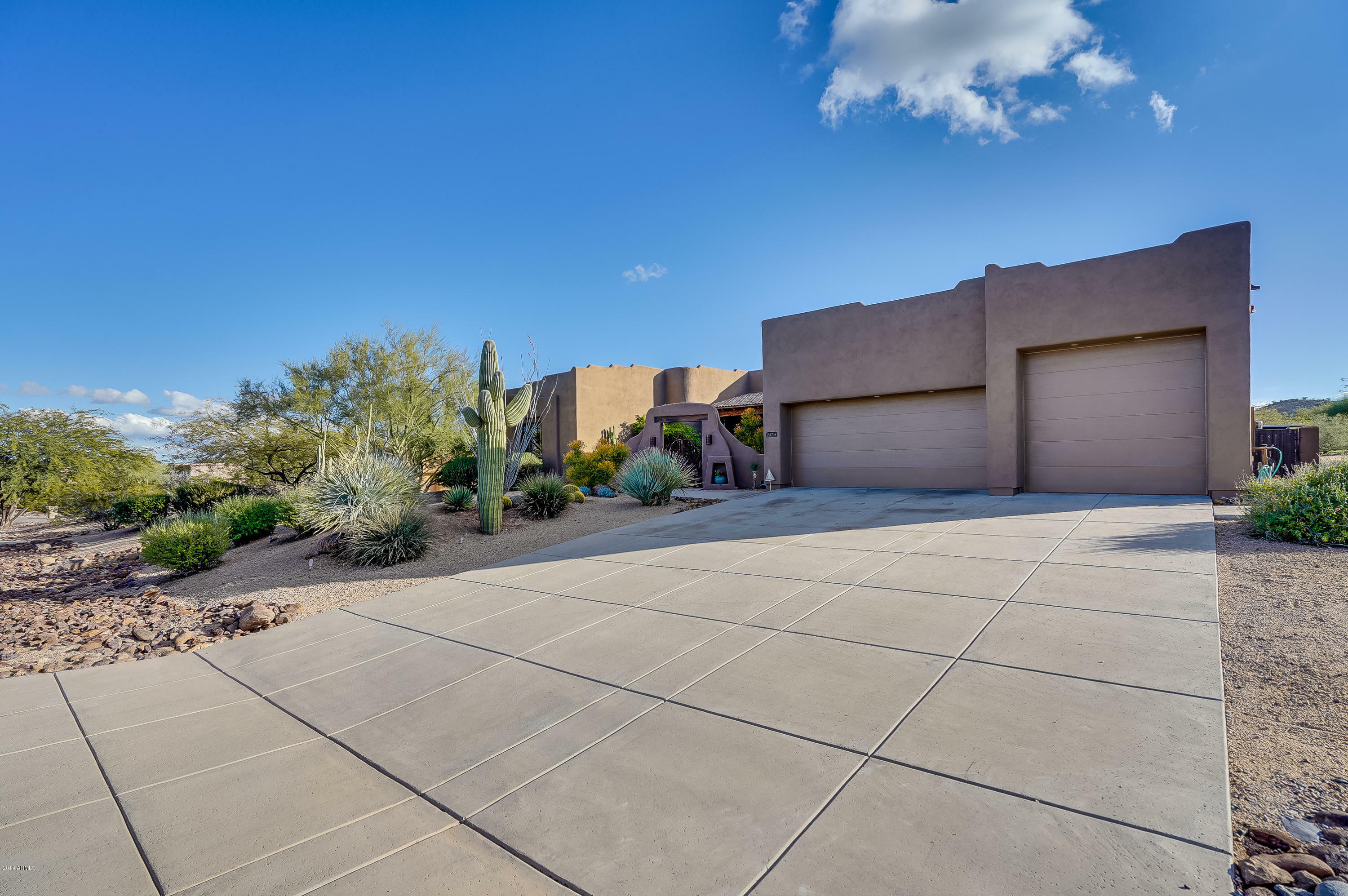 Property Photo:  1423 W Leisure Court  AZ 85086 