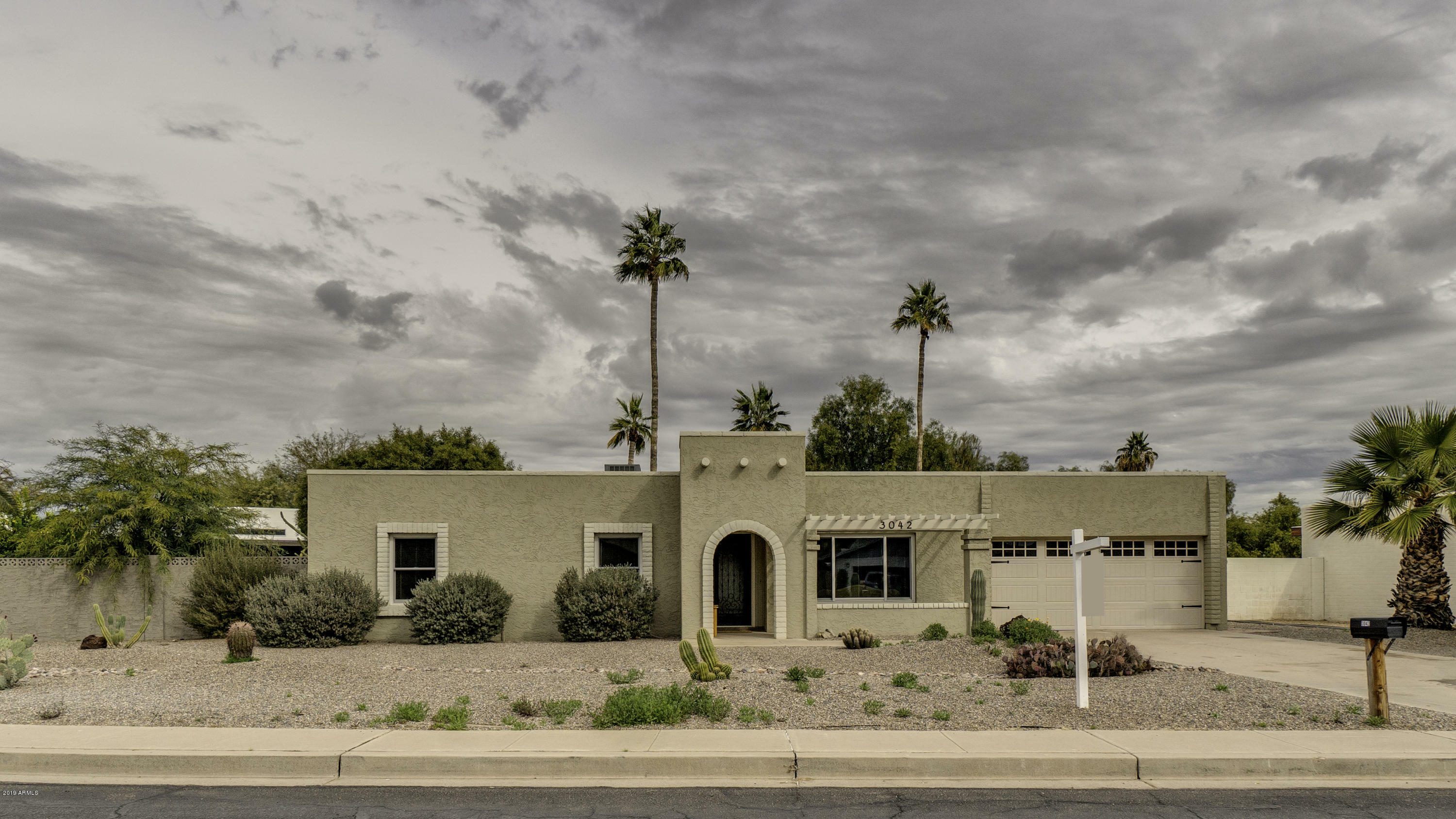Property Photo: 3042 E Hillery Drive AZ 85032